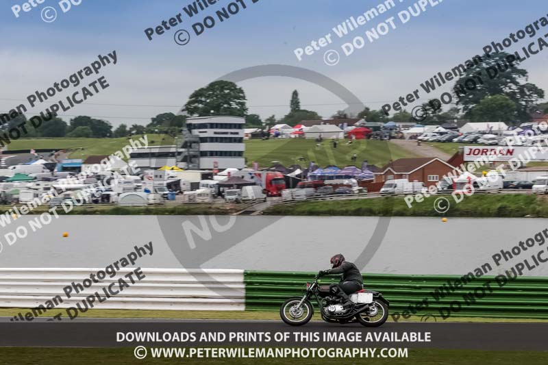 Vintage motorcycle club;eventdigitalimages;mallory park;mallory park trackday photographs;no limits trackdays;peter wileman photography;trackday digital images;trackday photos;vmcc festival 1000 bikes photographs